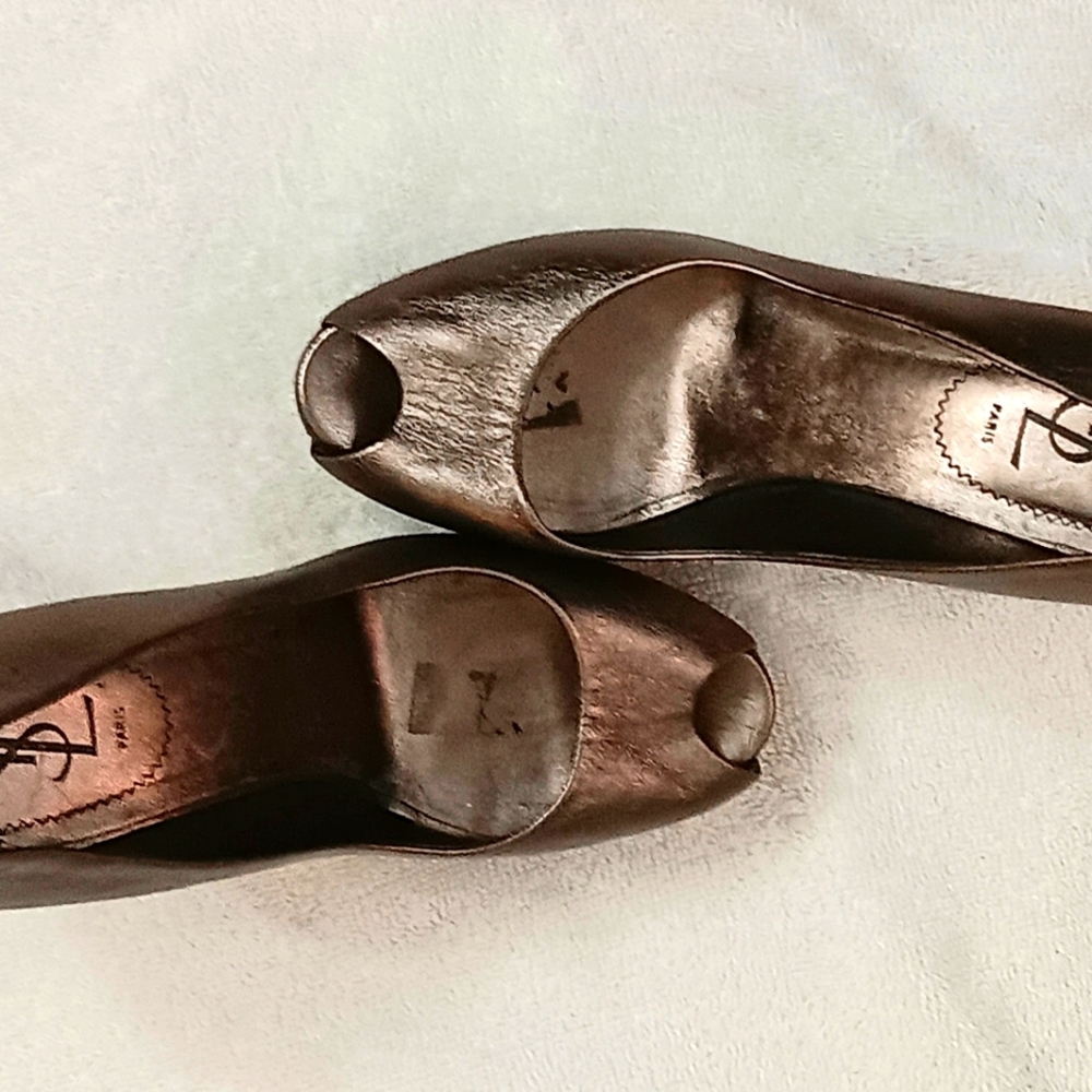 YSL Gold Pumps - Picture 5 of 16